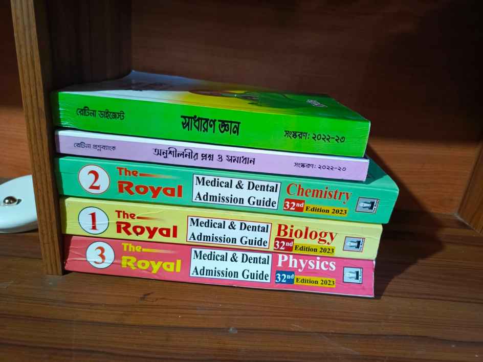 Royal Medical Admission guide, Retina Gk, Retina onusiloni question bank  .. Free retina 1 book
